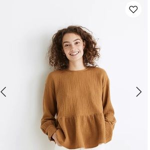 Light spun Button-back Peplum Top